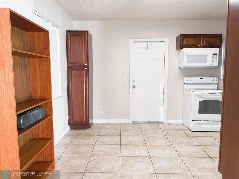 For Sale: $299,000 (3 beds, 1 baths, 1050 Square Feet)