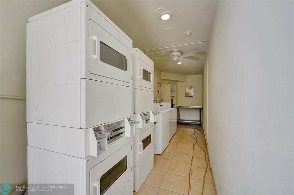 For Rent: $1,950 (2 beds, 1 baths, 837 Square Feet)