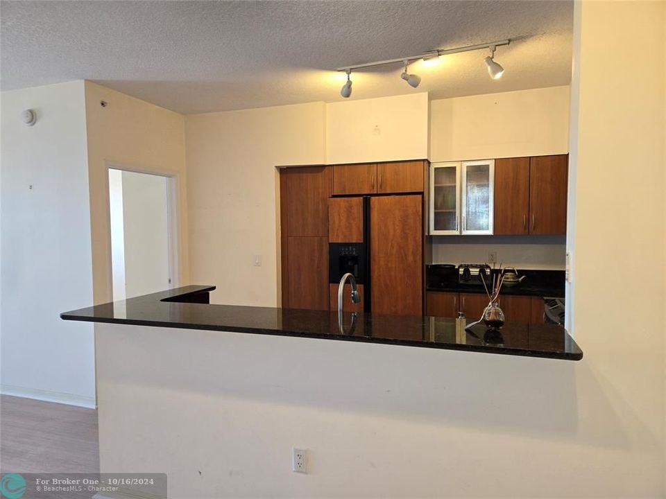 For Rent: $3,400 (2 beds, 2 baths, 1058 Square Feet)