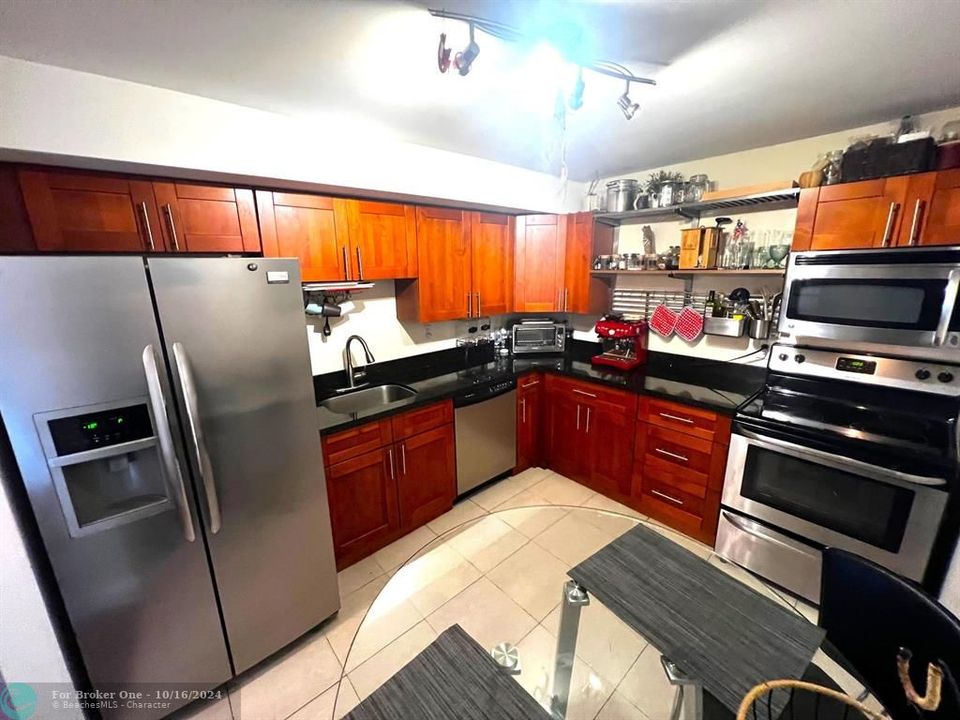 En Venta: $333,000 (2 camas, 2 baños, 1130 Pies cuadrados)