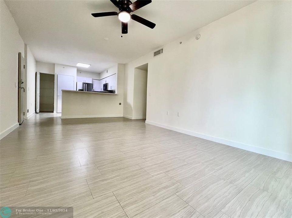 For Rent: $3,041 (1 beds, 1 baths, 810 Square Feet)