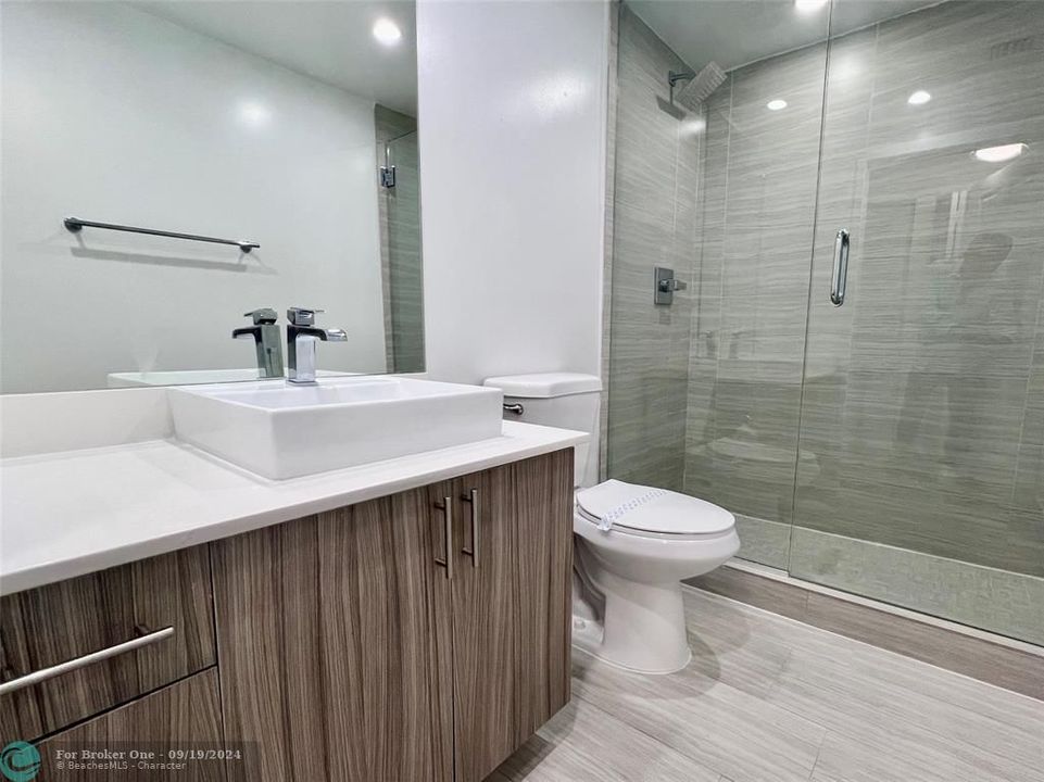 For Rent: $3,667 (2 beds, 2 baths, 970 Square Feet)