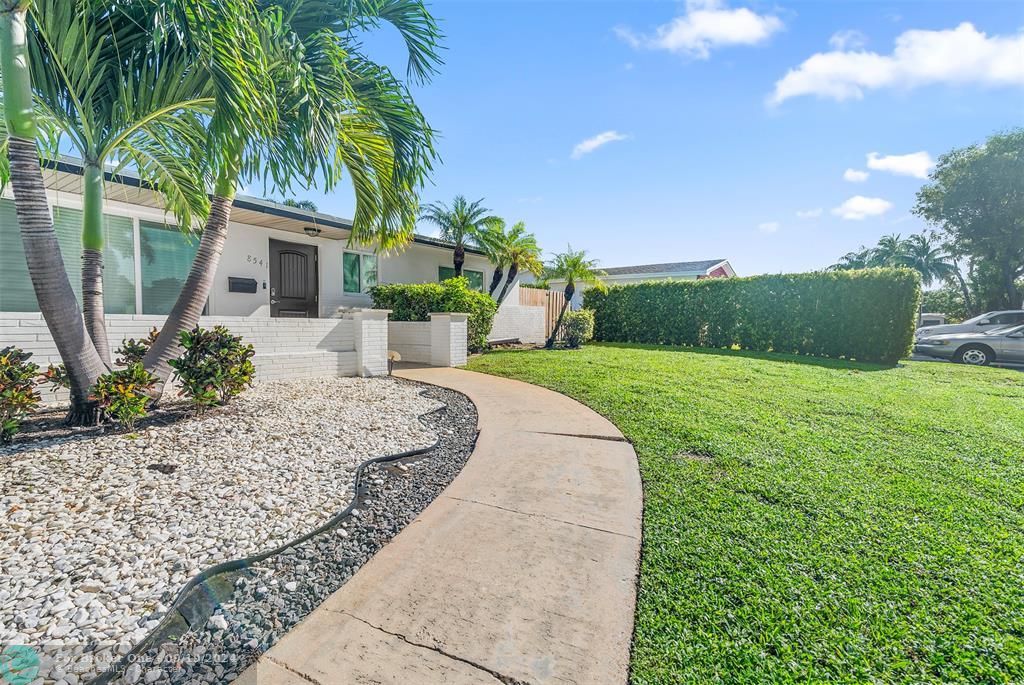 For Sale: $670,000 (3 beds, 2 baths, 1682 Square Feet)