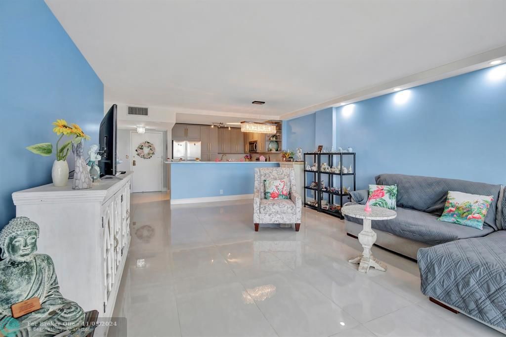 For Sale: $589,794 (2 beds, 2 baths, 1270 Square Feet)