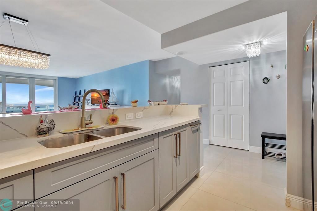 For Sale: $589,794 (2 beds, 2 baths, 1270 Square Feet)