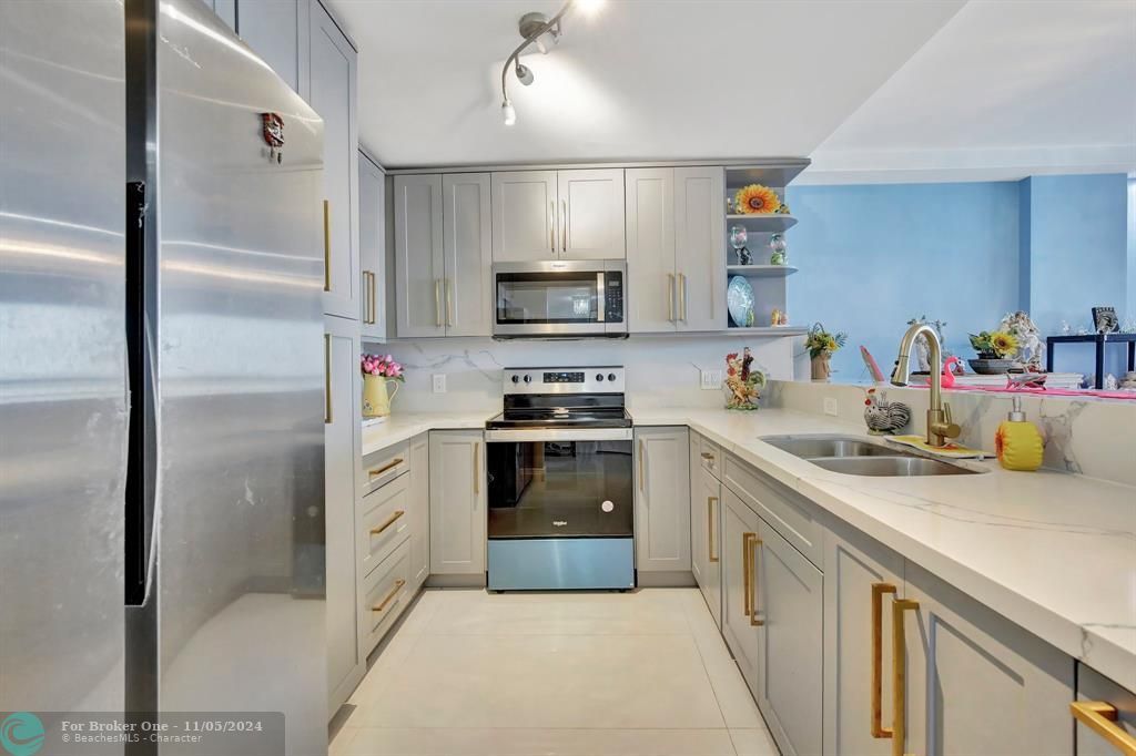 For Sale: $589,794 (2 beds, 2 baths, 1270 Square Feet)