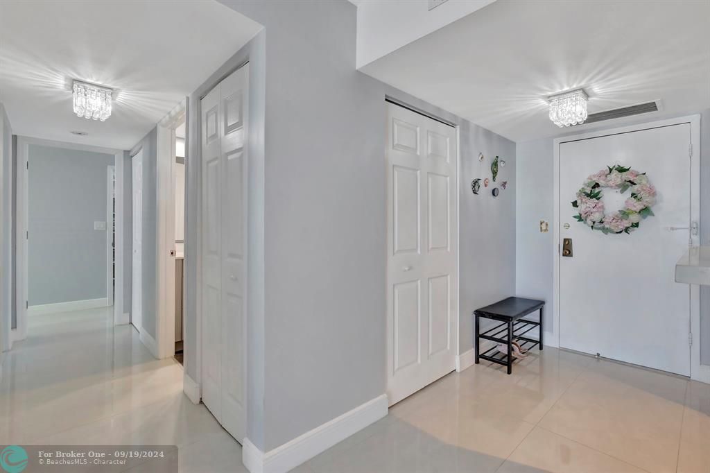 For Sale: $589,794 (2 beds, 2 baths, 1270 Square Feet)