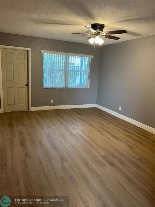 For Rent: $1,650 (1 beds, 1 baths, 730 Square Feet)