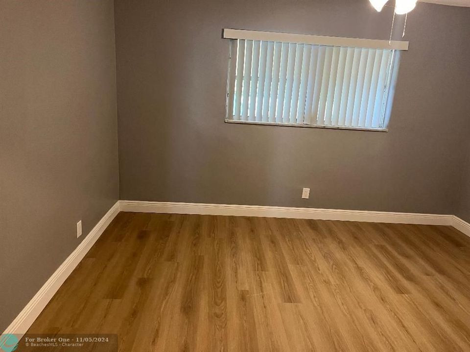 For Rent: $1,650 (1 beds, 1 baths, 730 Square Feet)