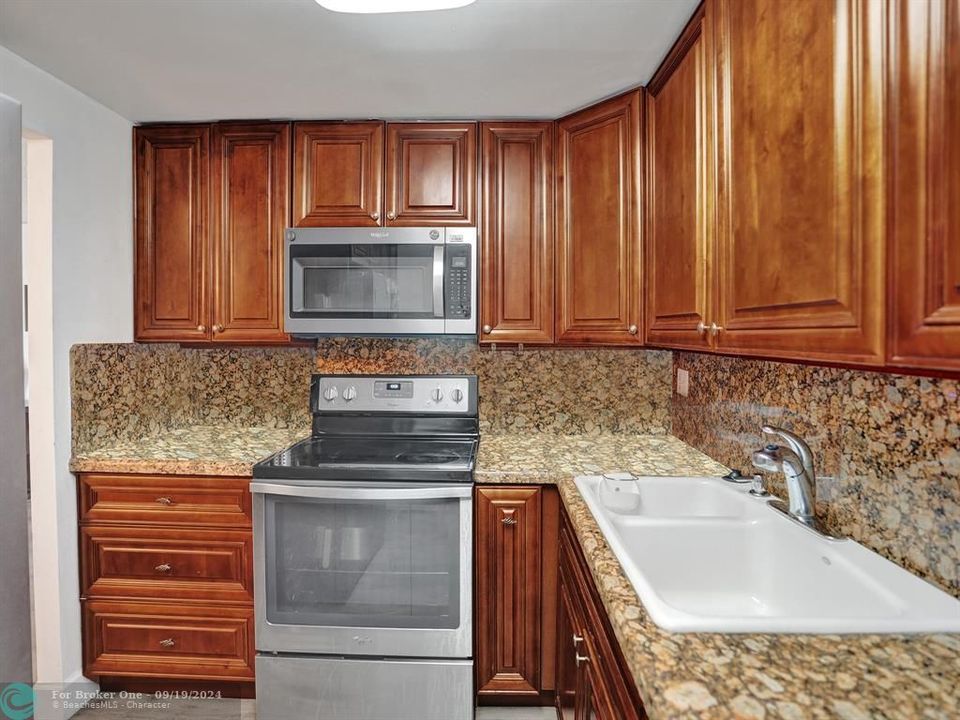 For Sale: $142,000 (2 beds, 2 baths, 950 Square Feet)