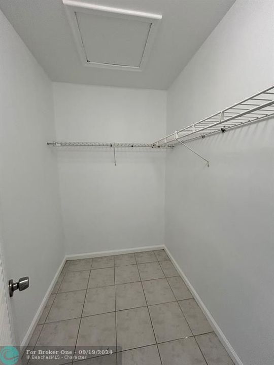 For Rent: $2,150 (1 beds, 1 baths, 723 Square Feet)