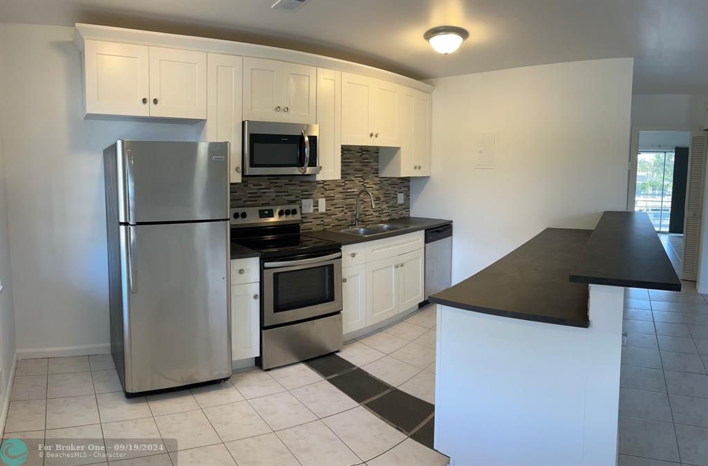 For Rent: $2,150 (1 beds, 1 baths, 723 Square Feet)