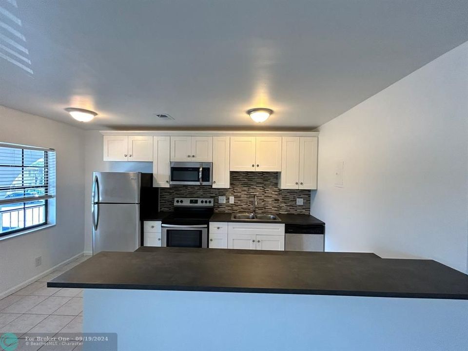 For Rent: $2,150 (1 beds, 1 baths, 723 Square Feet)