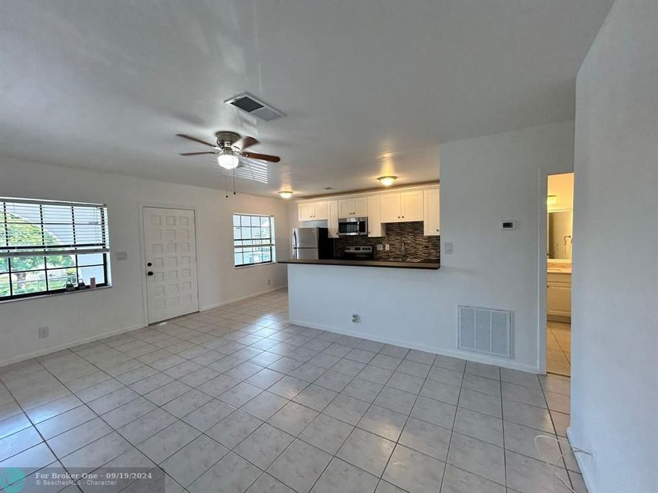 For Rent: $2,150 (1 beds, 1 baths, 723 Square Feet)