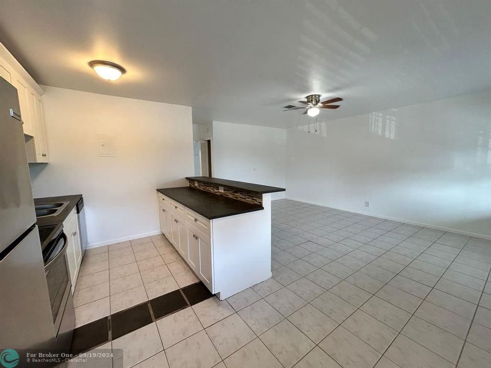 For Rent: $2,150 (1 beds, 1 baths, 723 Square Feet)