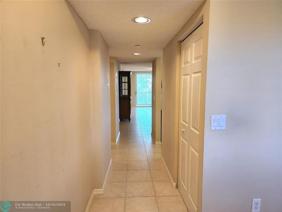 For Sale: $225,000 (2 beds, 2 baths, 1275 Square Feet)