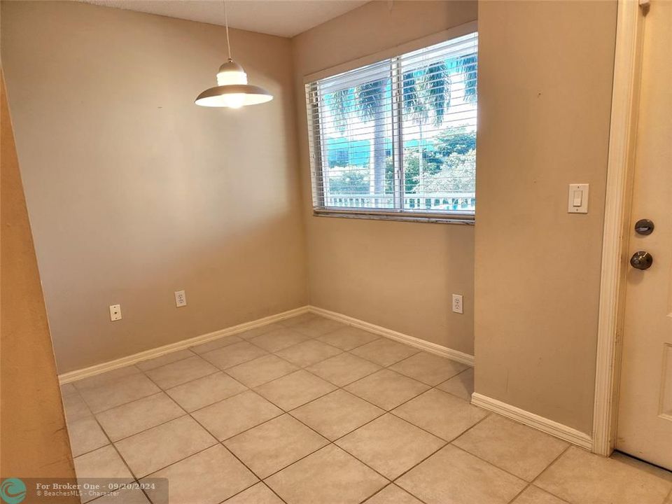 For Sale: $225,000 (2 beds, 2 baths, 1275 Square Feet)