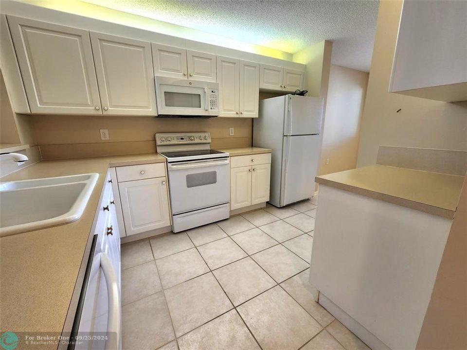 For Sale: $225,000 (2 beds, 2 baths, 1275 Square Feet)