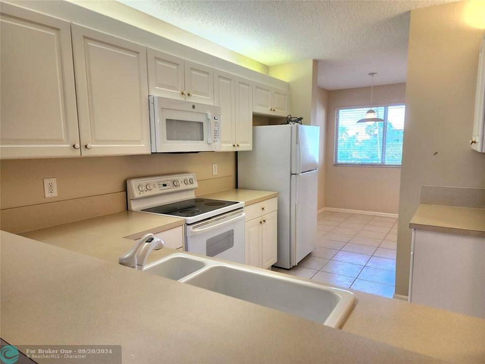 For Sale: $225,000 (2 beds, 2 baths, 1275 Square Feet)