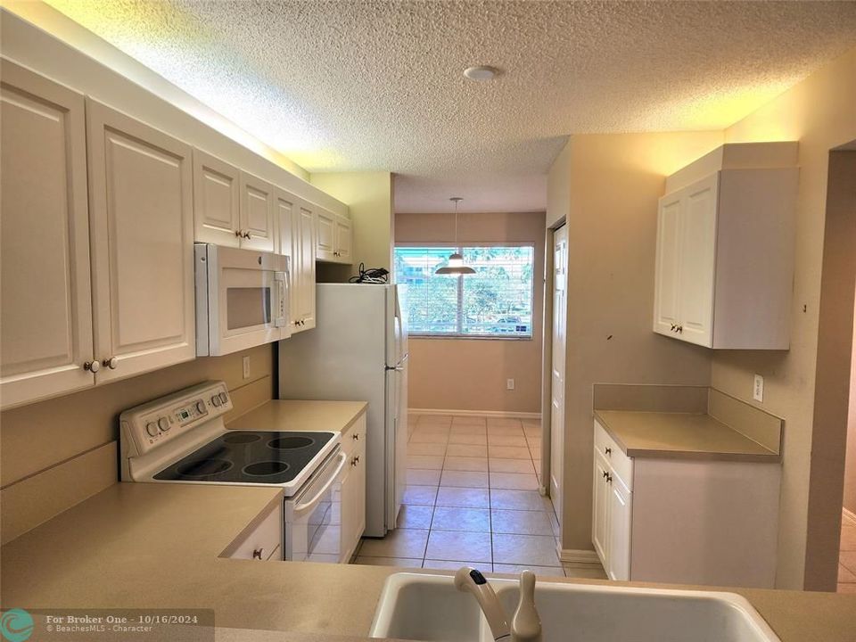 For Sale: $225,000 (2 beds, 2 baths, 1275 Square Feet)