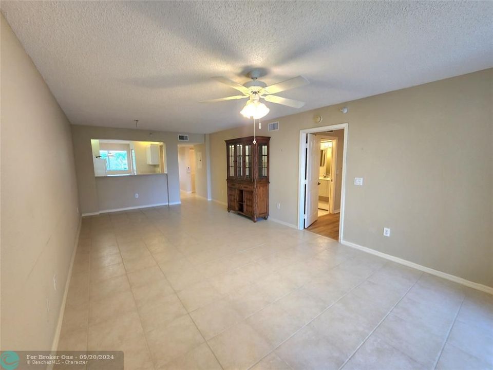 For Sale: $225,000 (2 beds, 2 baths, 1275 Square Feet)