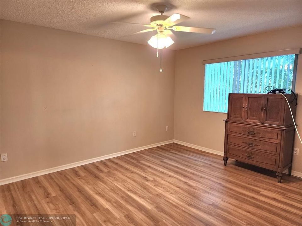 For Sale: $225,000 (2 beds, 2 baths, 1275 Square Feet)