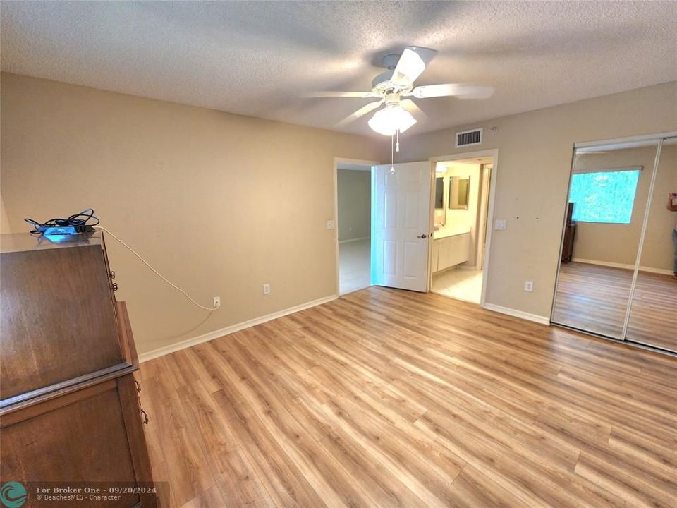 For Sale: $225,000 (2 beds, 2 baths, 1275 Square Feet)