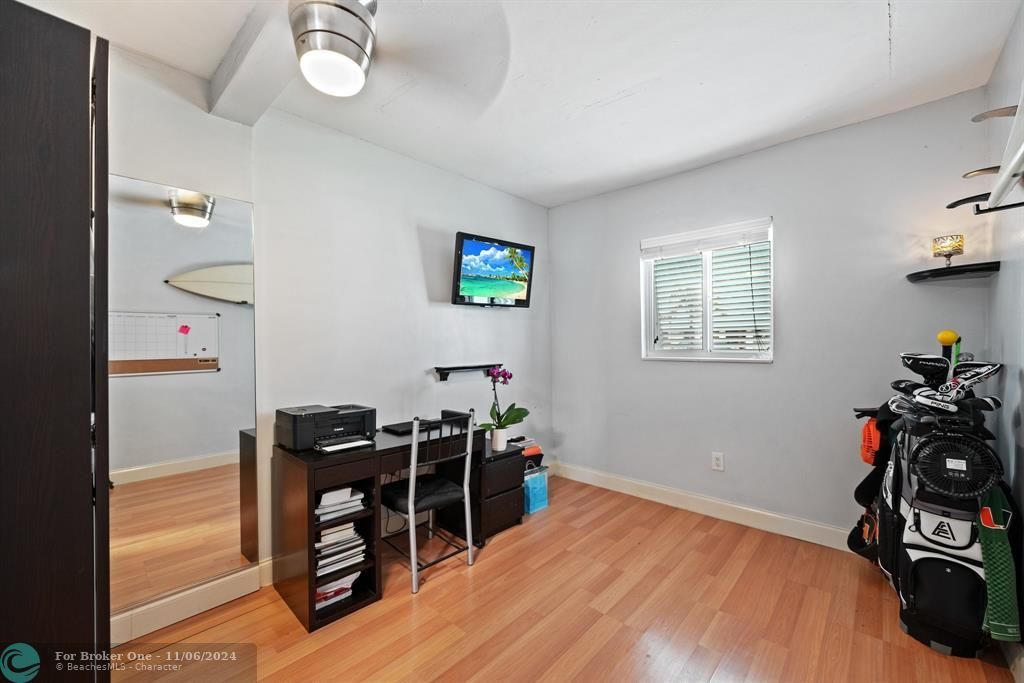 For Sale: $525,000 (3 beds, 1 baths, 922 Square Feet)