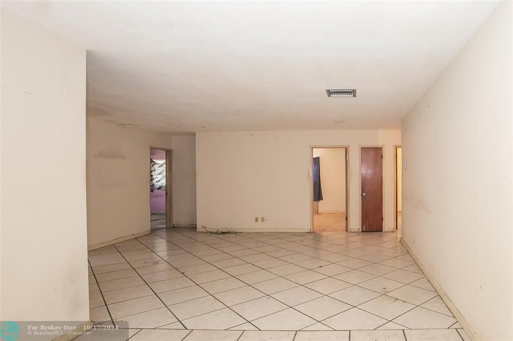 En Venta: $409,000 (4 camas, 2 baños, 1511 Pies cuadrados)