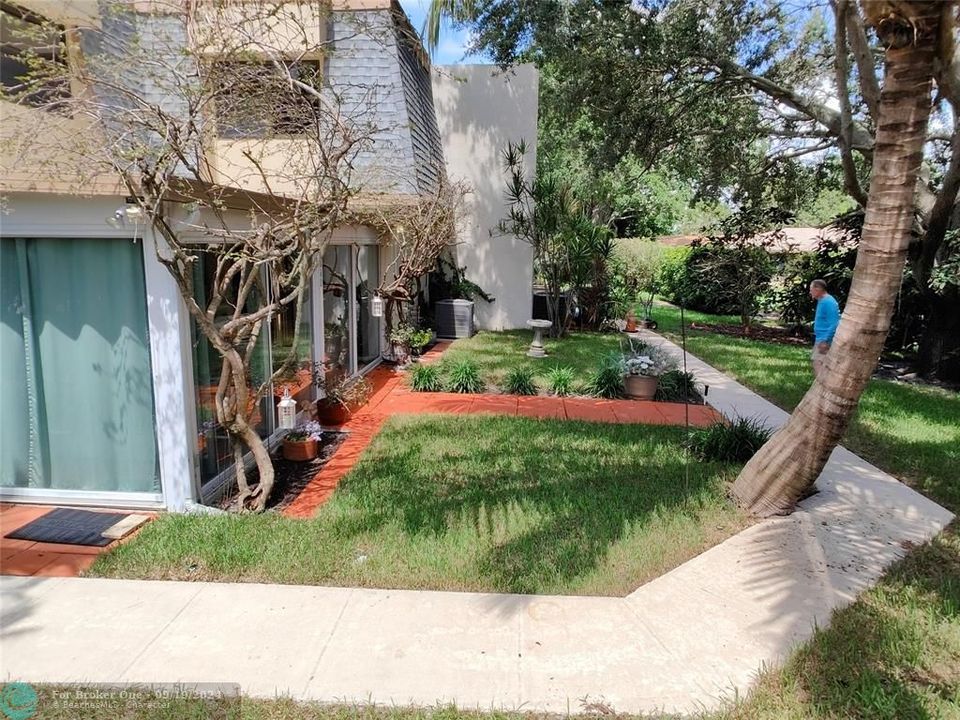 En Venta: $289,999 (2 camas, 2 baños, 1384 Pies cuadrados)