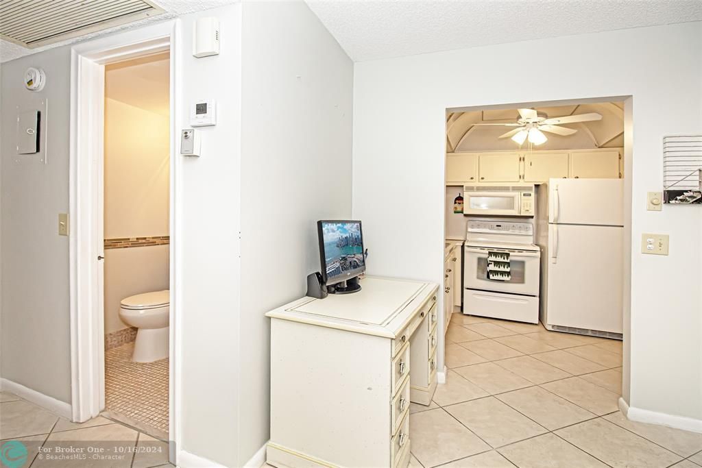 For Sale: $120,000 (1 beds, 1 baths, 719 Square Feet)