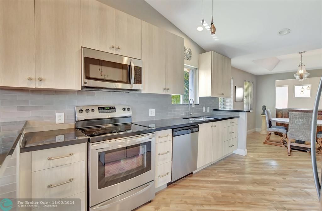 For Sale: $490,000 (3 beds, 2 baths, 1590 Square Feet)