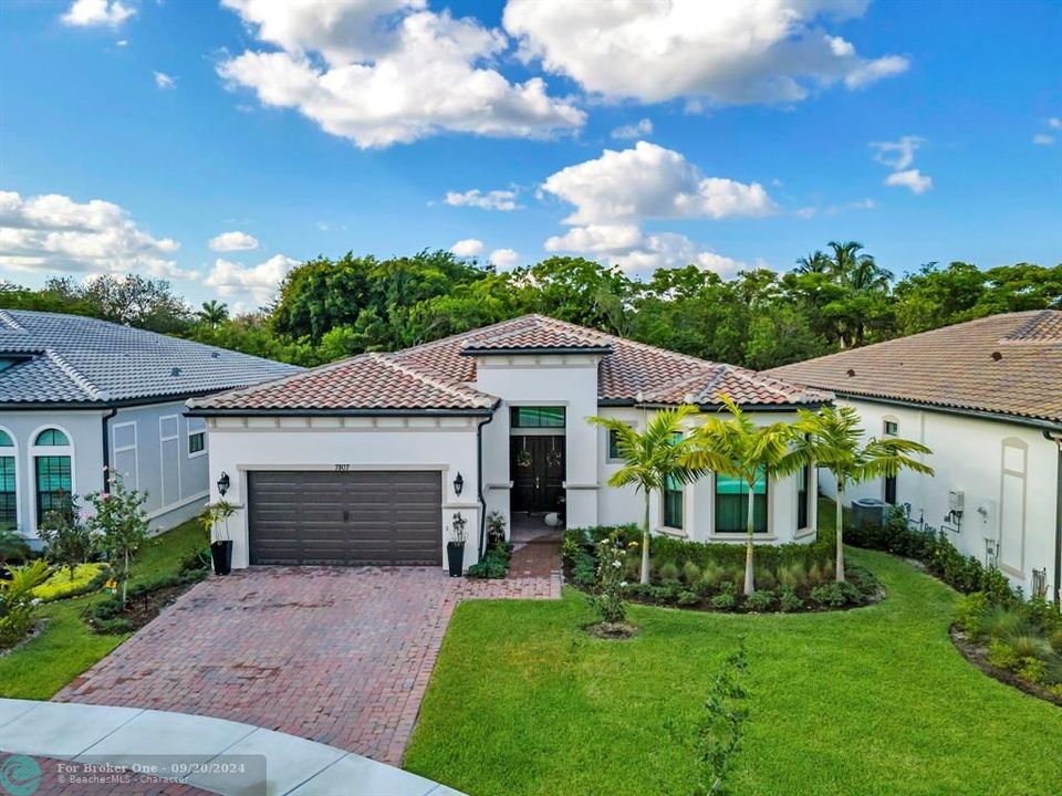 For Sale: $1,050,000 (3 beds, 2 baths, 2545 Square Feet)