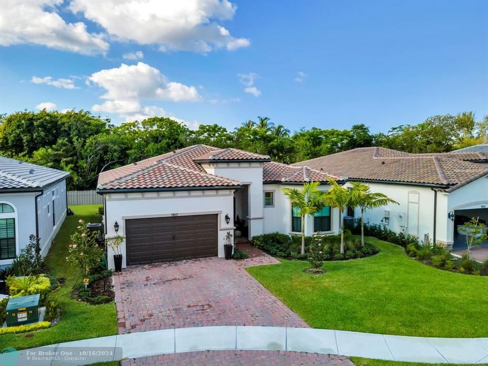 For Sale: $1,050,000 (3 beds, 2 baths, 2545 Square Feet)