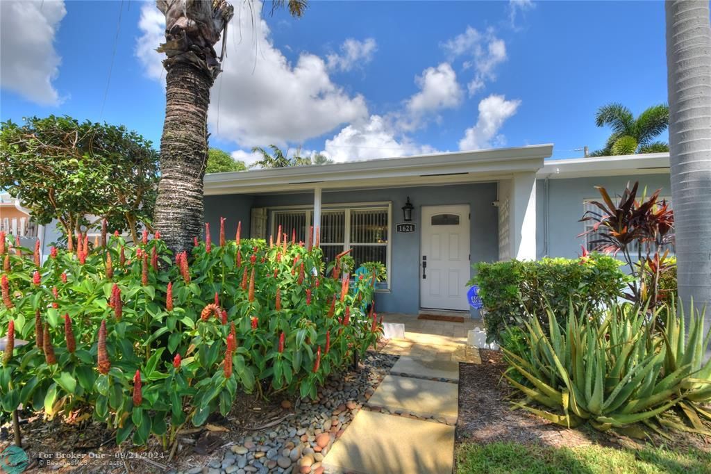 For Sale: $549,900 (4 beds, 2 baths, 1657 Square Feet)