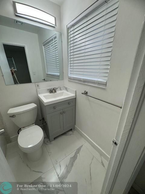 For Rent: $2,300 (3 beds, 2 baths, 976 Square Feet)