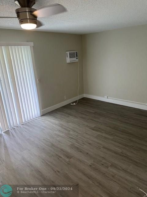 For Rent: $1,750 (1 beds, 1 baths, 703 Square Feet)