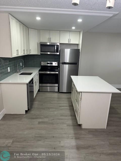 For Rent: $1,750 (1 beds, 1 baths, 703 Square Feet)