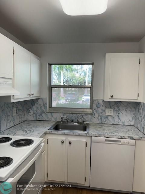 For Sale: $128,900 (2 beds, 2 baths, 850 Square Feet)