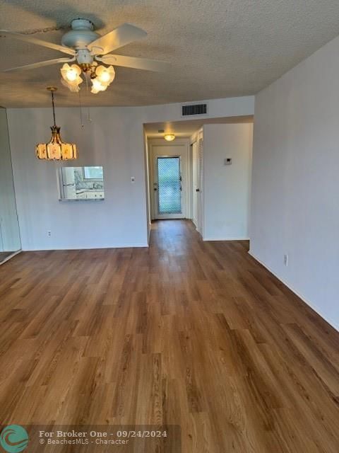 For Sale: $128,900 (2 beds, 2 baths, 850 Square Feet)