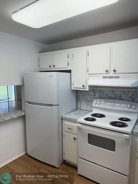 For Sale: $128,900 (2 beds, 2 baths, 850 Square Feet)