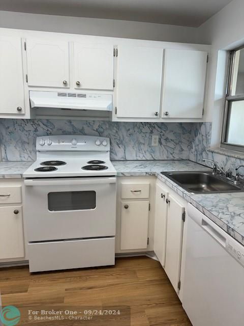 For Sale: $128,900 (2 beds, 2 baths, 850 Square Feet)