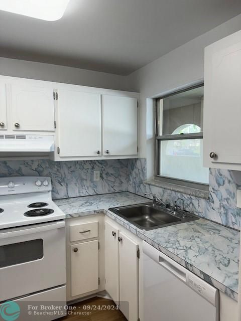 For Sale: $128,900 (2 beds, 2 baths, 850 Square Feet)