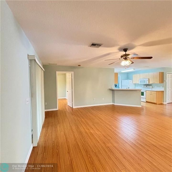 For Sale: $164,900 (2 beds, 2 baths, 1351 Square Feet)