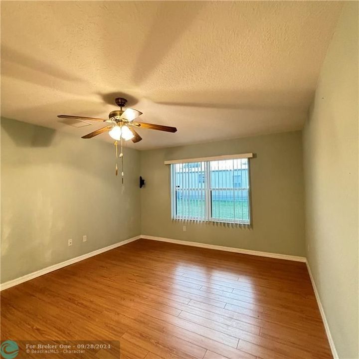 For Sale: $164,900 (2 beds, 2 baths, 1351 Square Feet)