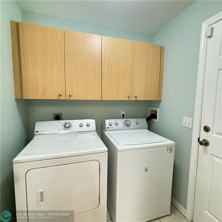 For Sale: $164,900 (2 beds, 2 baths, 1351 Square Feet)