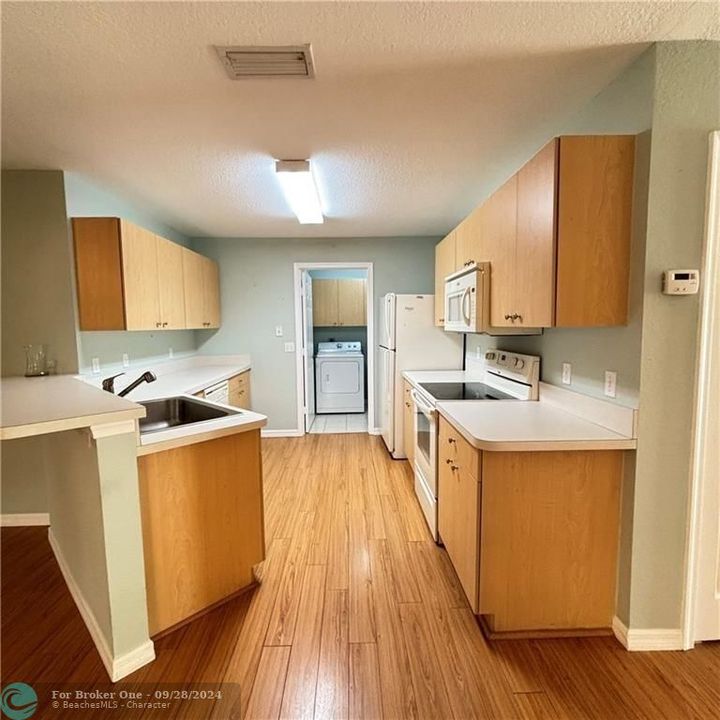 For Sale: $164,900 (2 beds, 2 baths, 1351 Square Feet)