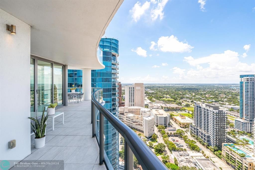 For Sale: $1,825,000 (2 beds, 3 baths, 1867 Square Feet)