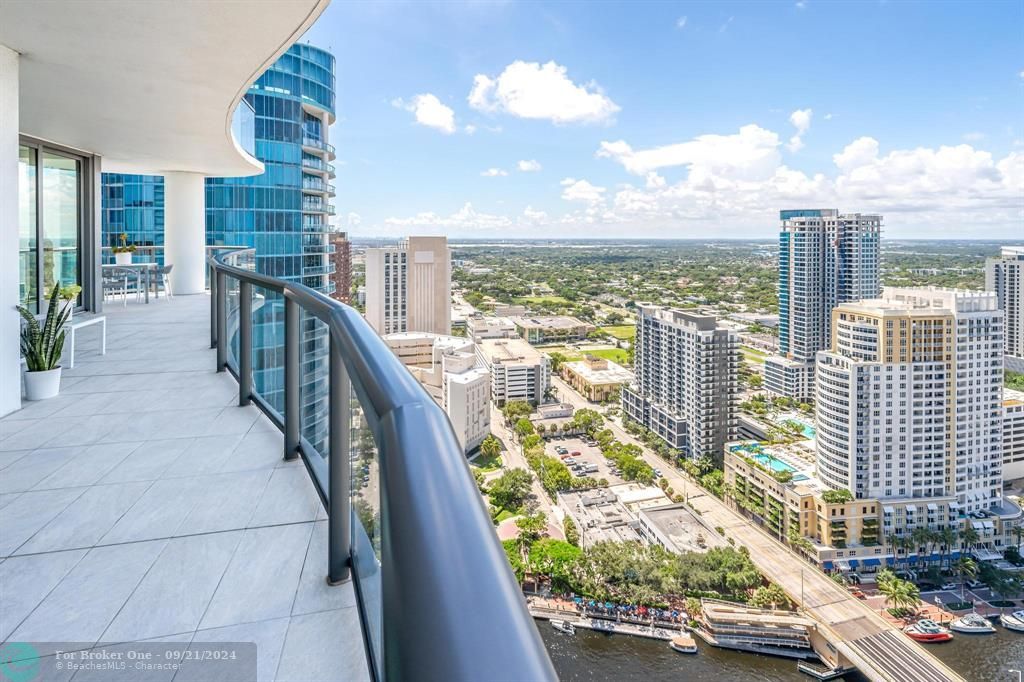 For Sale: $1,825,000 (2 beds, 3 baths, 1867 Square Feet)