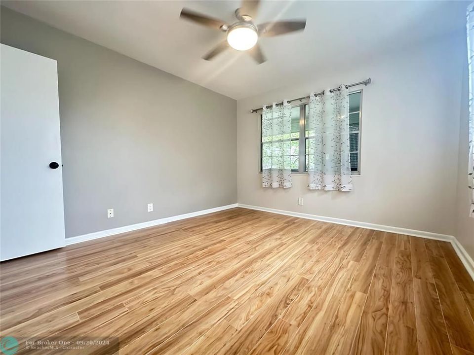 For Sale: $194,900 (2 beds, 1 baths, 828 Square Feet)